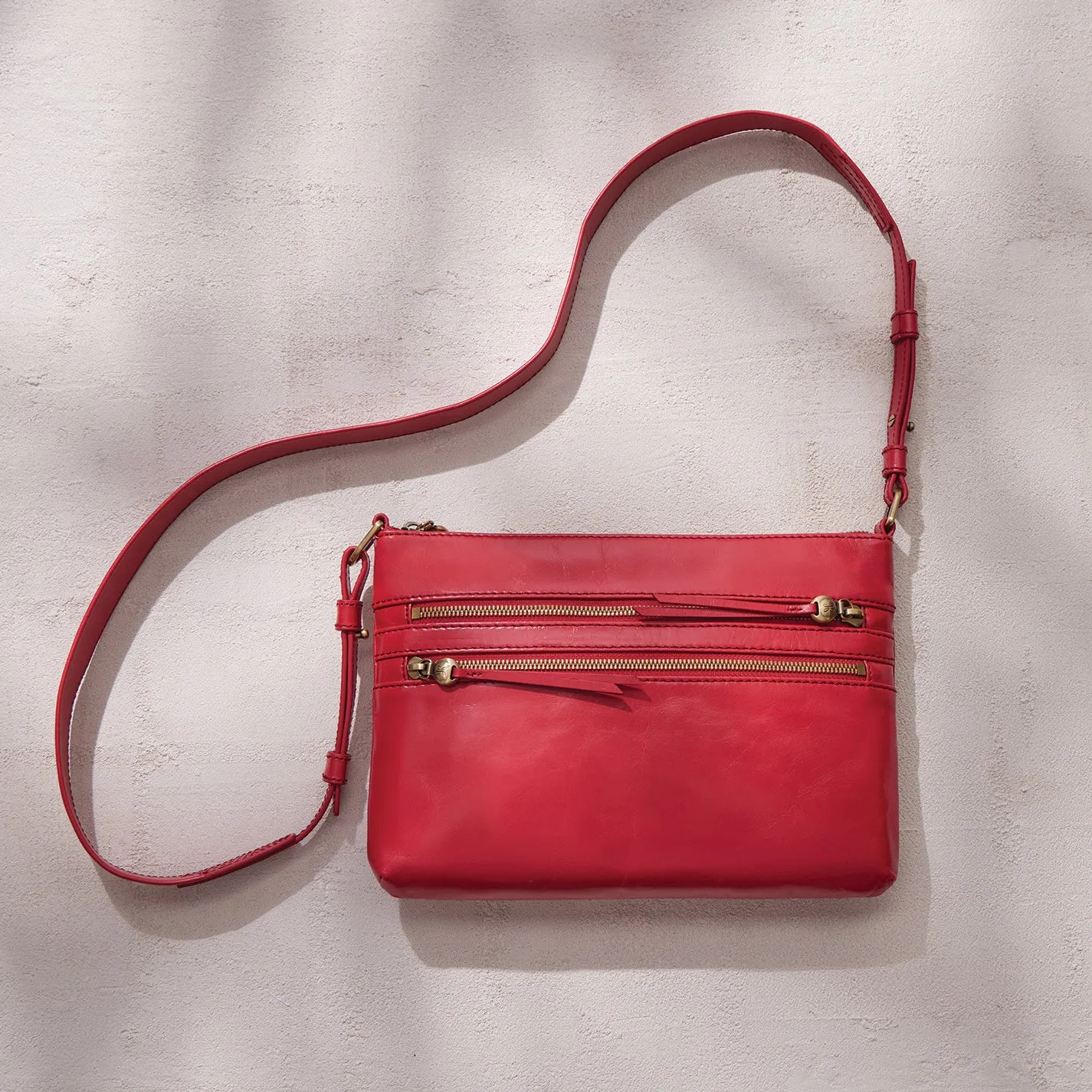 Billie Crossbody In Polished Leather - Hibiscus