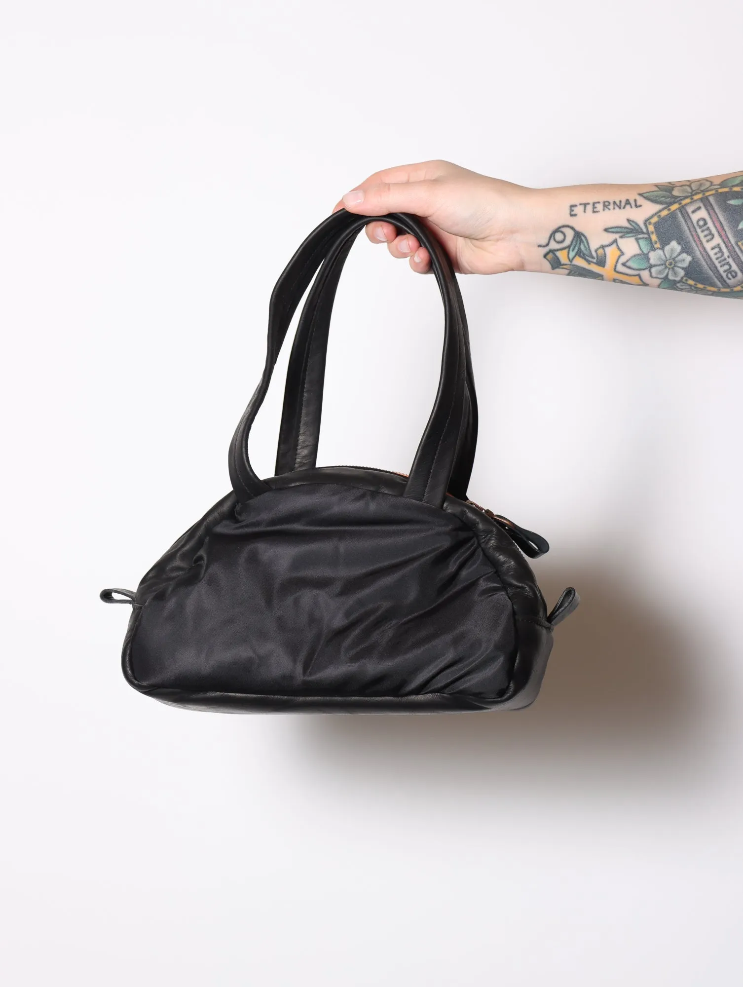 Mini Traveler Bag in Black by Minnessak