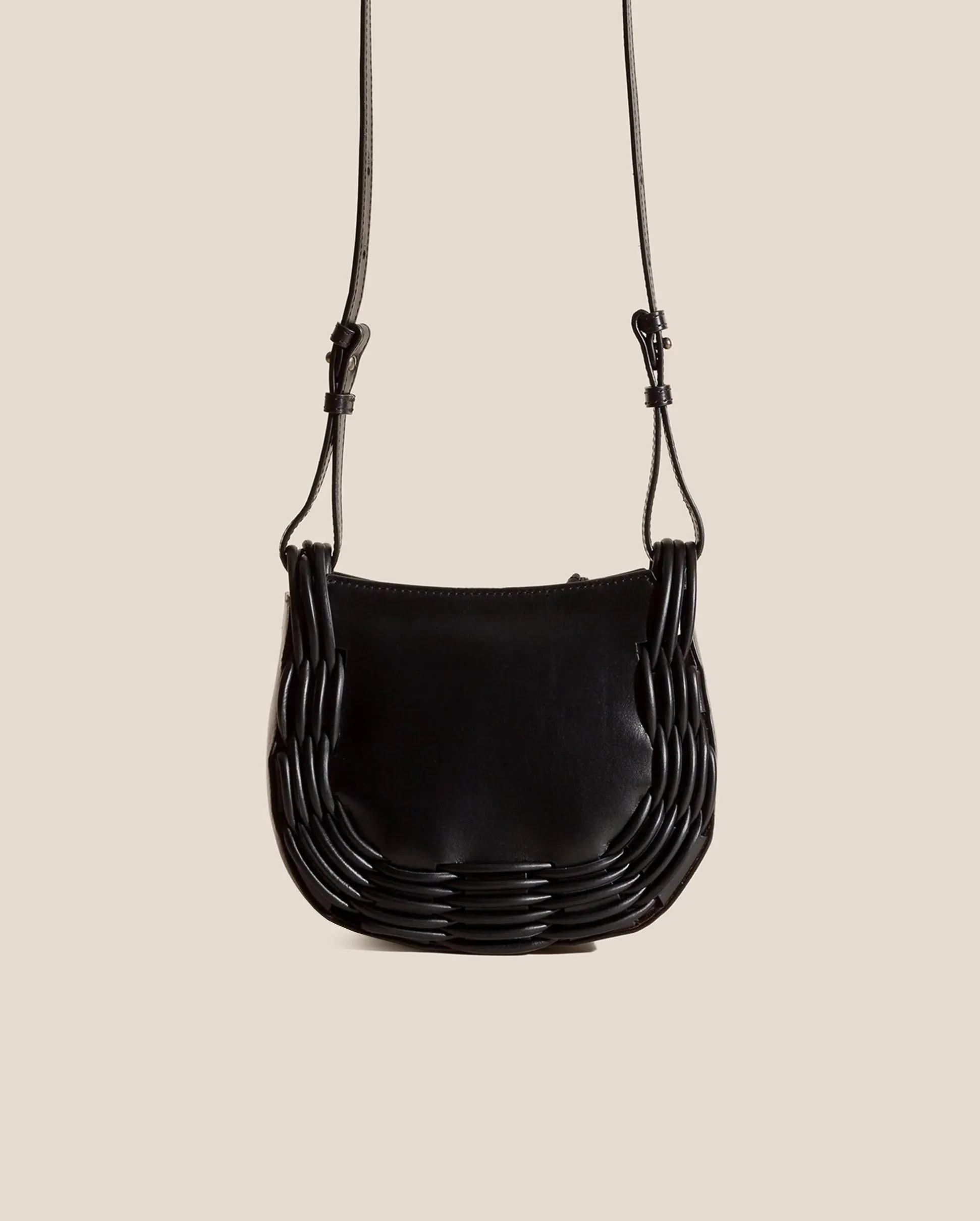 PINAR CROSSBODY BAG / BLACK