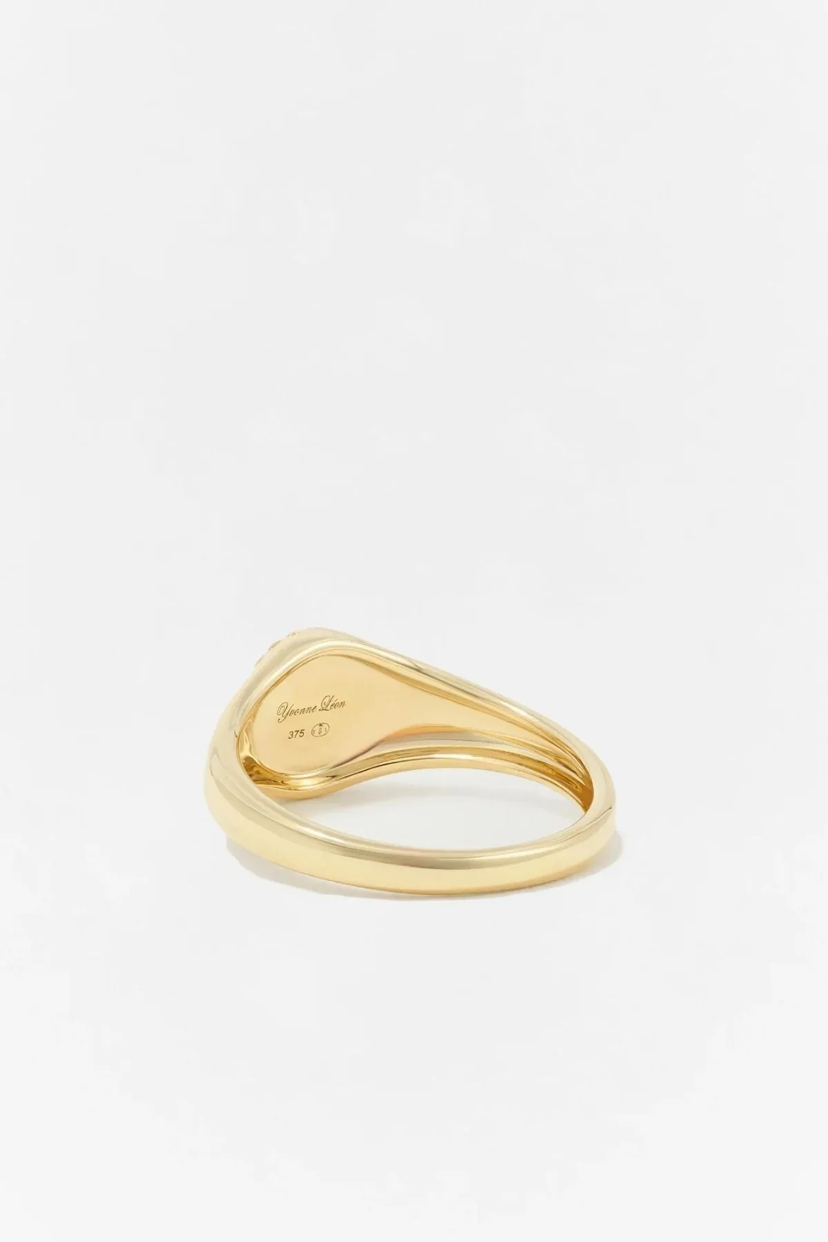 Yvonne Léon Baby Pearl Oval Chevalière Ring - Yellow Gold