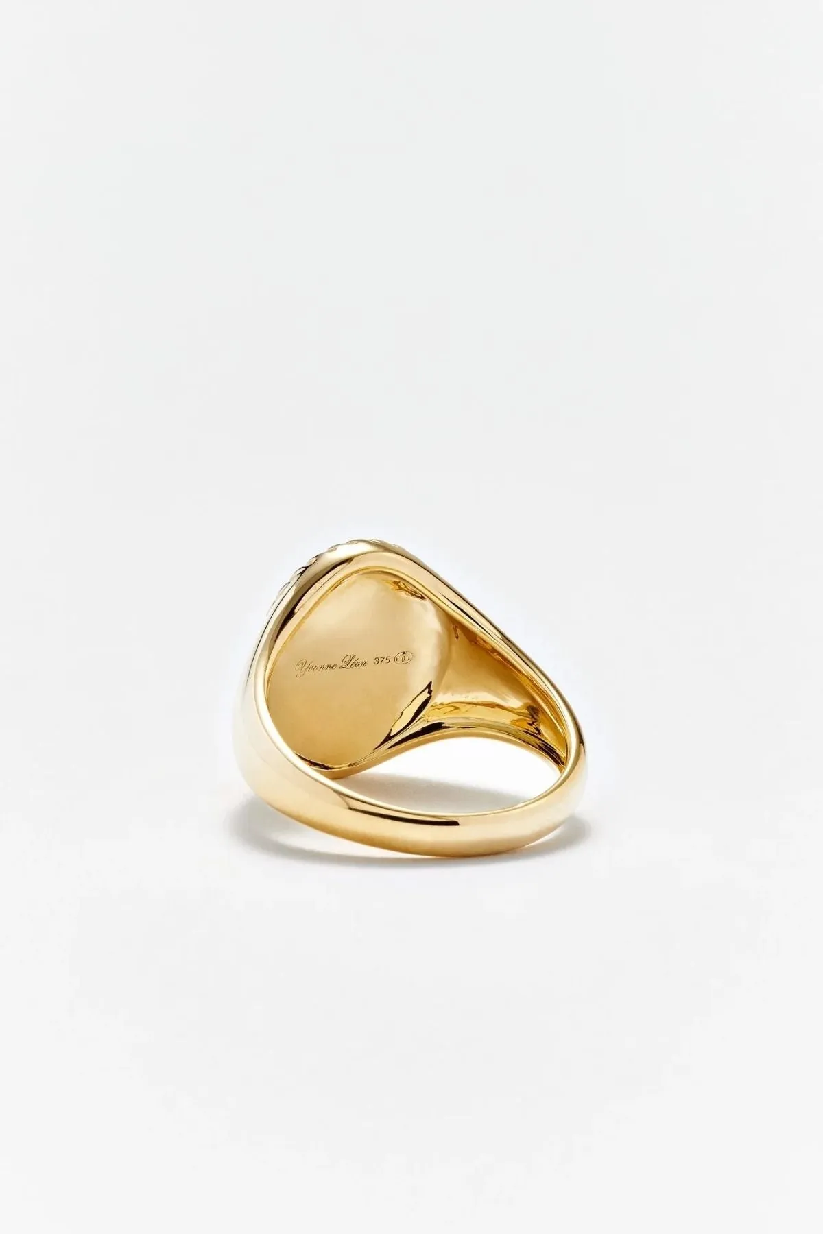 Yvonne Léon Large Red Agate Oval Chevalière Ring - Yellow Gold